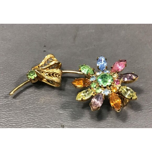 Vtg URANIUM GLASS Brooch | Mid-Century Fluorescent Crystal Floral Spray Pin | UV - Picture 5 of 8